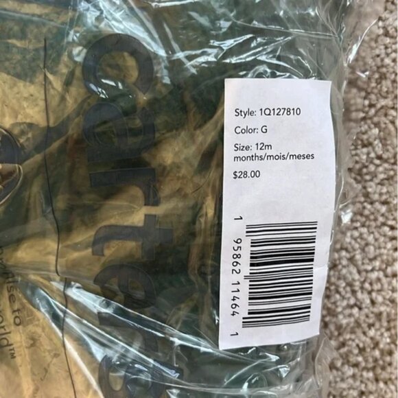 🚨 50% OFF BUNDLES! ENDS 12/7 🚨 Bundle of 3 NWT Carter's Outfits - Size 12 months - Picture 5 of 16